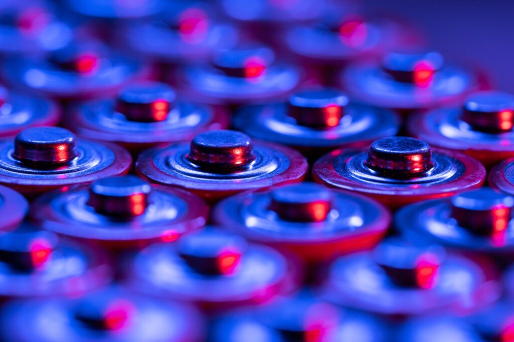 New Iron-Based Cathode Material Promises Safer, Cheaper, and Longer-Lasting Batteries