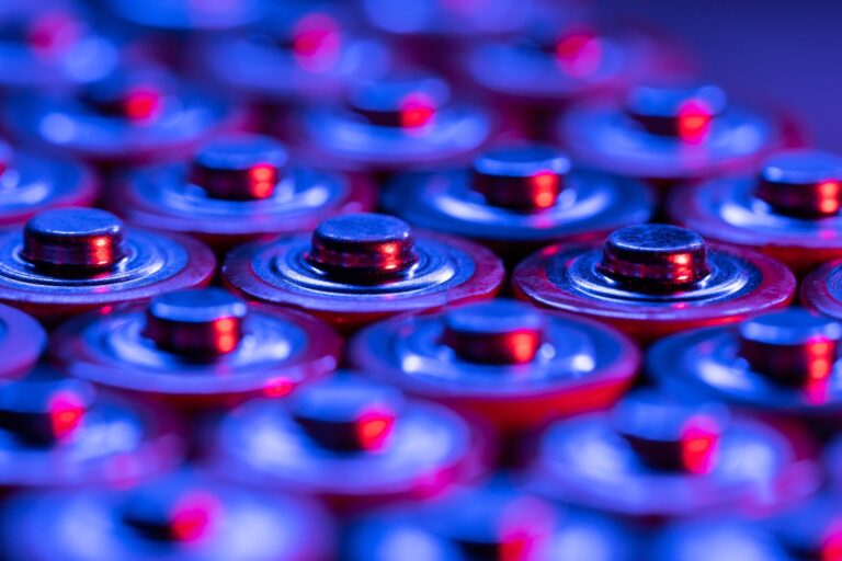 New Iron-Based Cathode Material Promises Safer, Cheaper, and Longer-Lasting Batteries