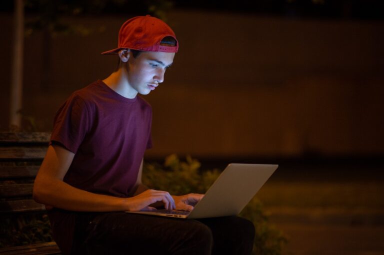 Study Reveals Internet Addiction in Teens Affects 4 Key Brain Networks